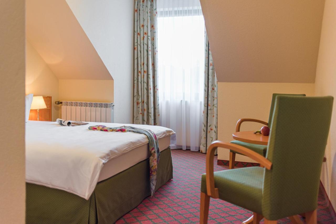 Hotel Lohmann'S Kapeller Hof Langenfeld  Zewnętrze zdjęcie