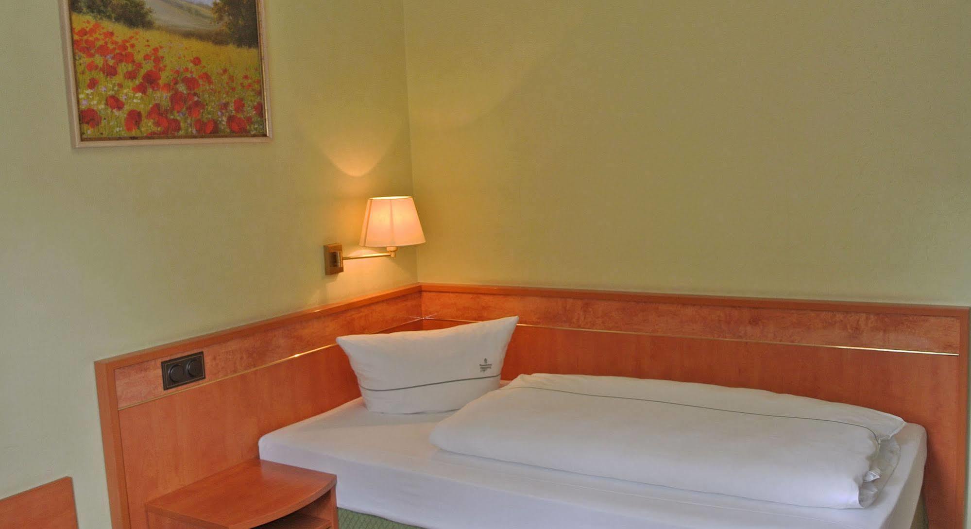 Hotel Lohmann'S Kapeller Hof Langenfeld  Zewnętrze zdjęcie