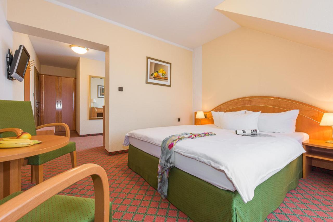 Hotel Lohmann'S Kapeller Hof Langenfeld  Zewnętrze zdjęcie