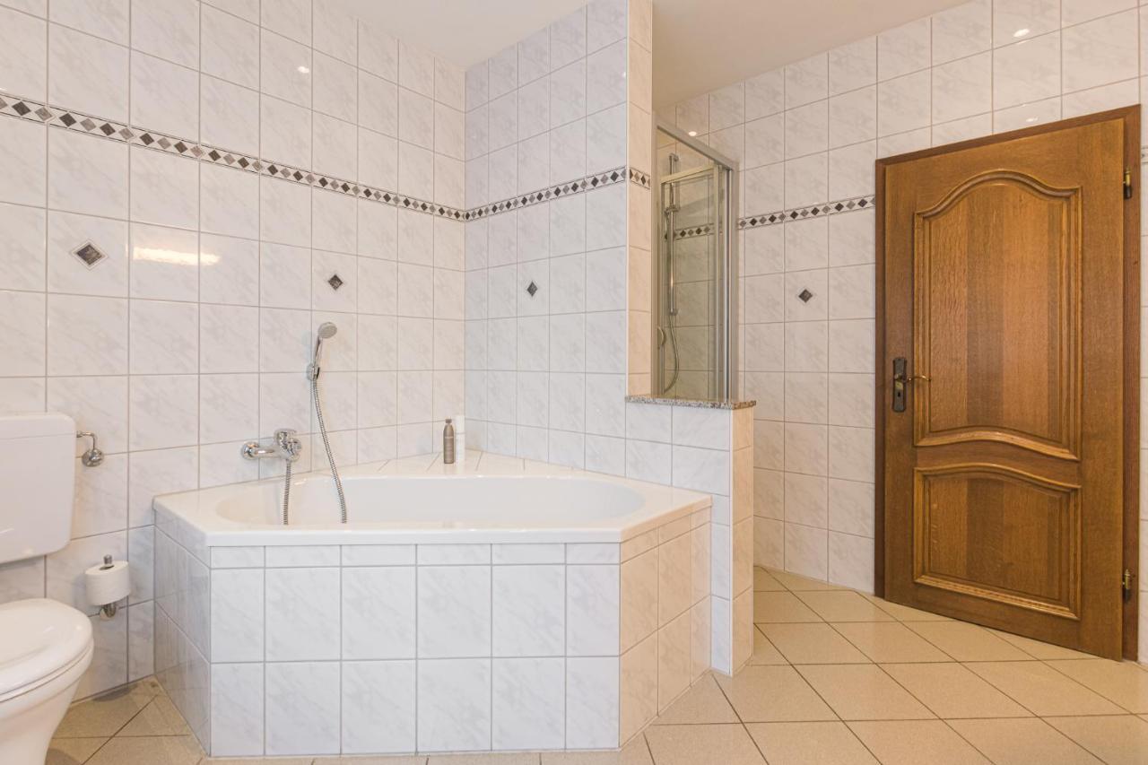 Hotel Lohmann'S Kapeller Hof Langenfeld  Zewnętrze zdjęcie